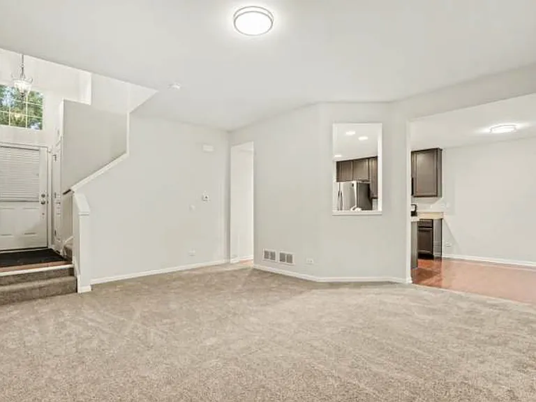 608 Hawley Dr — Photo 2