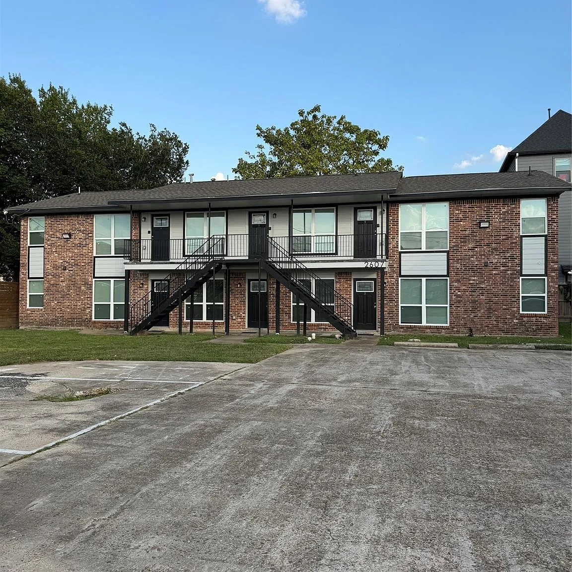 2607 Live Oak St — Photo 1