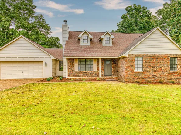 2710 Little John St, Florence, AL 35633