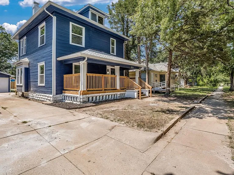 1227 N Lewellen Ave — Photo 4