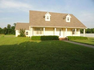 65 McKenzi Park Dr, Benton, KY 42025