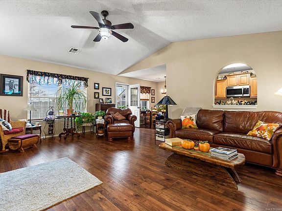 5th image of 4805 Nebraska Ave