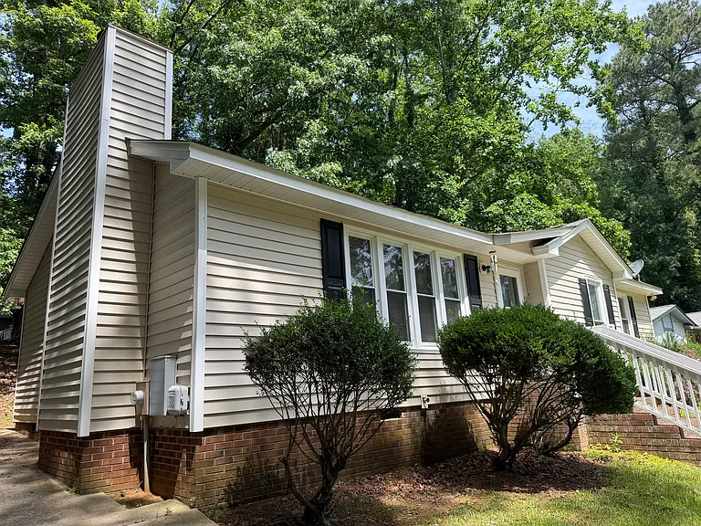 1502 Harth Dr — Photo 2