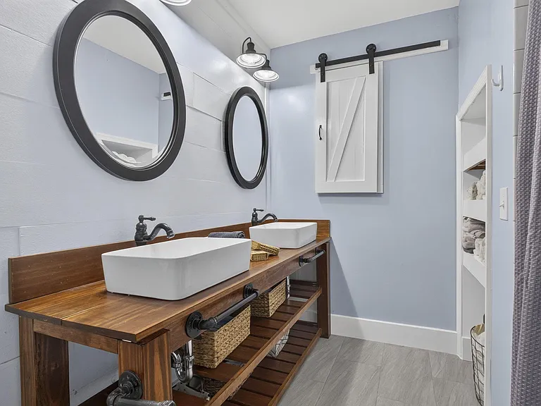 338 Hunter St — Photo 36