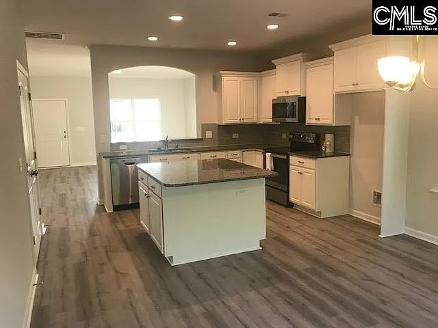 1403 Tamarind Ln — Photo 7