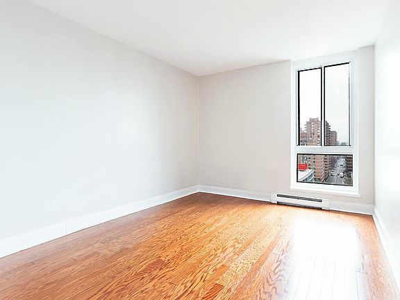 3rd image of 580 Main St APT 1040