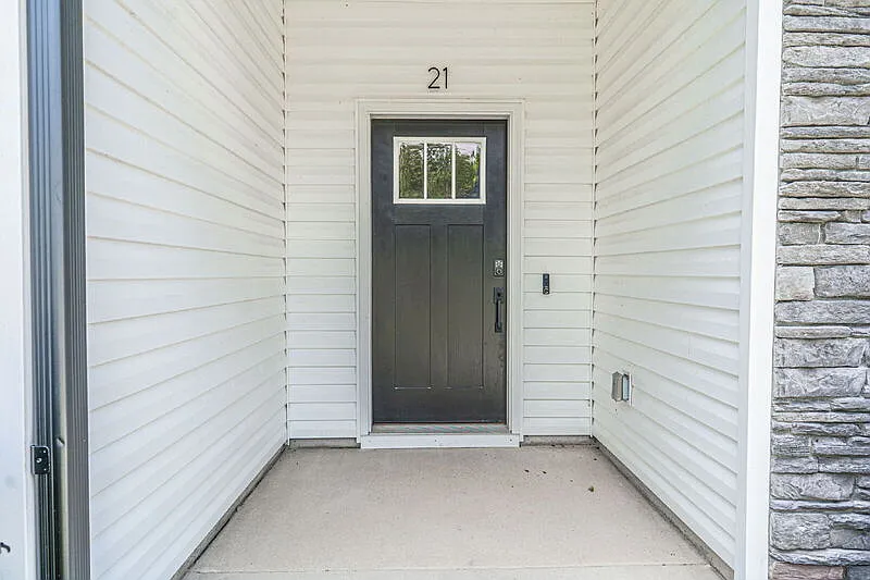 3 bed, 3.5 bath, 2416 sqft, $2,500 — Photo 2