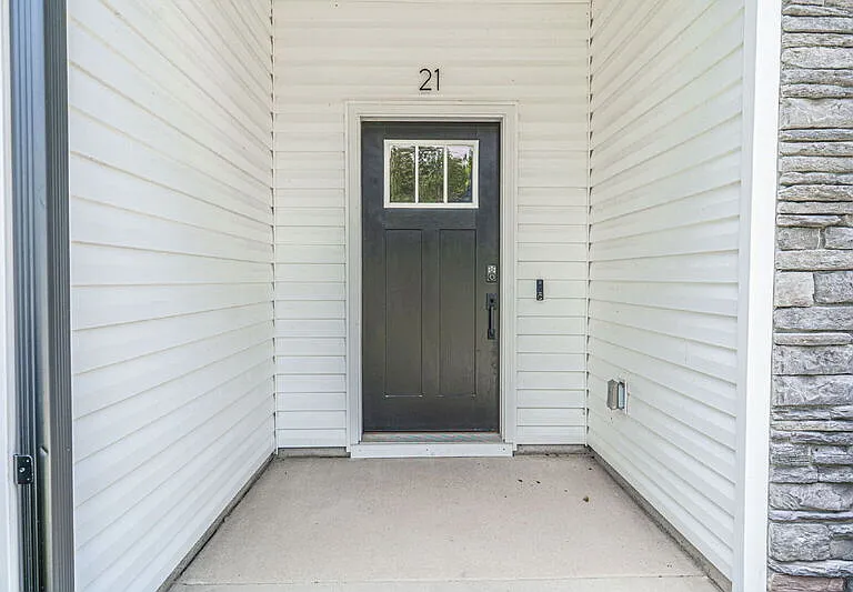 21 Solomon Dr — Photo 2