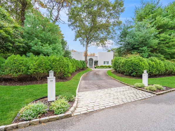 9 Peacock Path, East Quogue, NY 11942