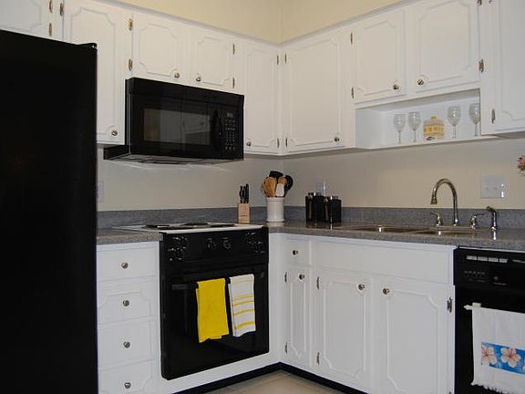 3rd image of 1935 Gardiner Ln APT F96