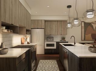 10 N Sage Meadows Lndg NW #15, Calgary, AB T3P 1E5