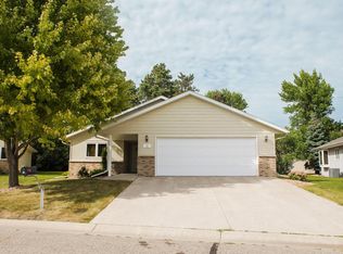 18 Townhouse Rd, Morris, MN 56267