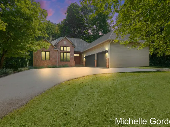 7436 Buccaneer Dr SE, Grand Rapids, MI 49546