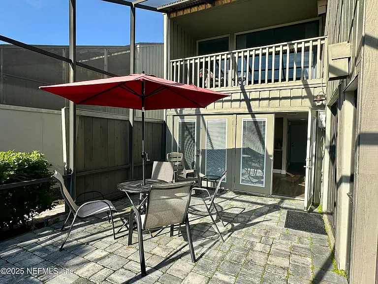 9942 Sawgrass Dr E — Photo 39