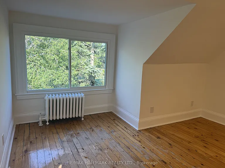 553 Broadview Ave #UPPER — Photo 23