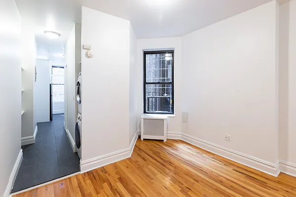 Rented by City Connections Realty | media 7