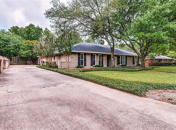 5th image of 4402 Woodridge Dr