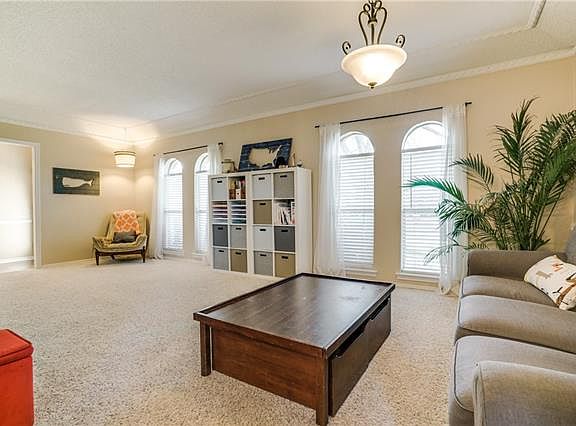 4th image of 1209 N Park Dr
