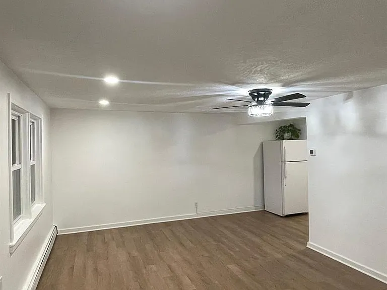 749 Linden Ave — Photo 1