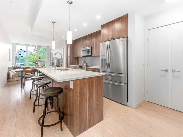 317 N 22nd Ave SW #302, Calgary, AB T2S 3H6