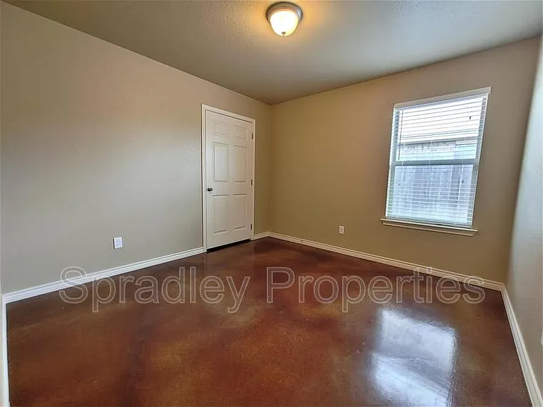628 Laila Ln — Photo 6