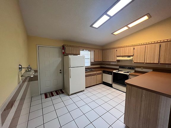 2nd image of 137 Blue Moon Ave