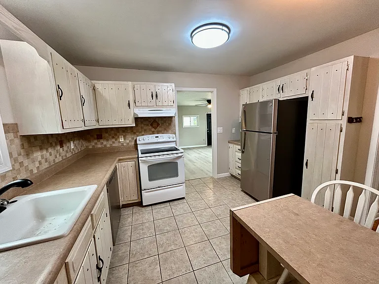 4104 Burton Ave — Photo 11