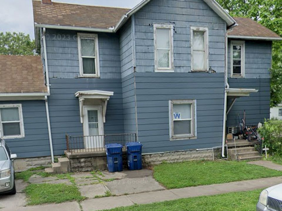 2nd image of 49 S 13th 1/2 St