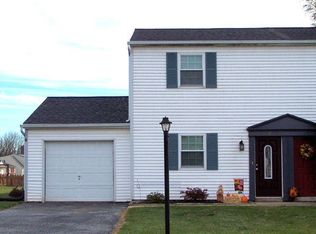 2 Dogwood Ln, Cleona, PA 17042