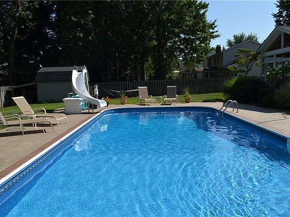 4th image of 415 Lowell Dr