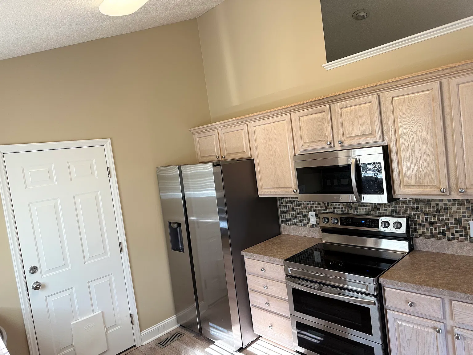 3 bed, 1700 sqft, $2,000 — Photo 3