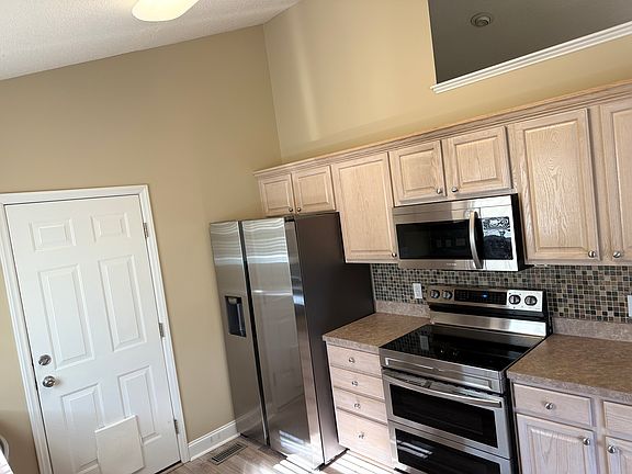 3rd image of 2802 Ruth Evans Dr
