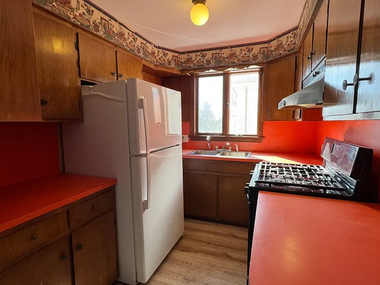 631 Walnut St #2 — Photo 7