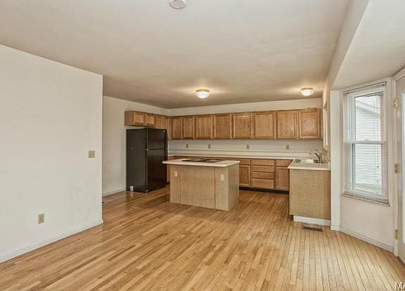 4th image of 418 Valparaiso Ct