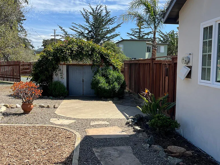 1881 Ferrell Ave — Photo 5