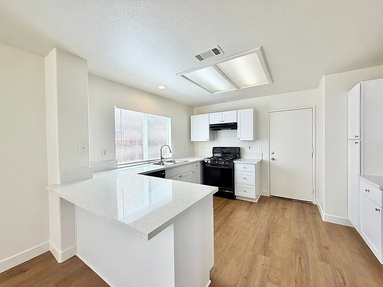 15854 Pampas Ct — Photo 11