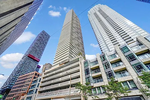 2221 Yonge St #3102 Photo 1