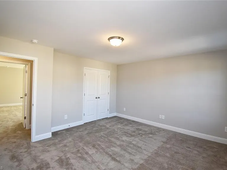 5553 Marblehead Dr — Photo 12