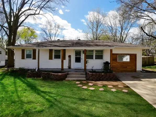 404 17th Ave N, Greenwood, MO 64034