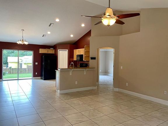 3rd image of 10246 SE 136th Ln