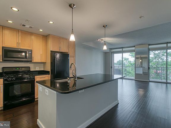 2nd image of 820 N Pollard St APT 305