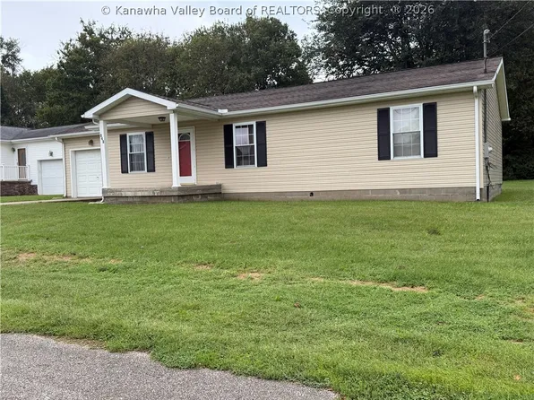 242 Hawthorne Ln, Point Pleasant, WV 25550