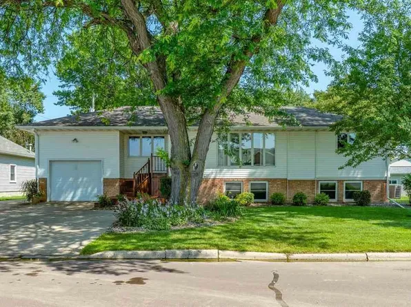 307 Higbie Ave E, Minnesota Lake, MN 56068