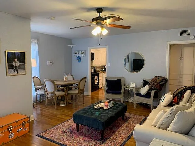 2807 Elgin Ave — Photo 3