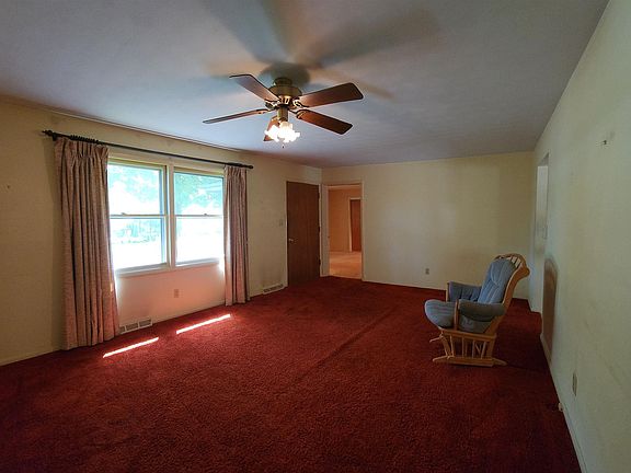 3rd image of 625 N Clauson Ct