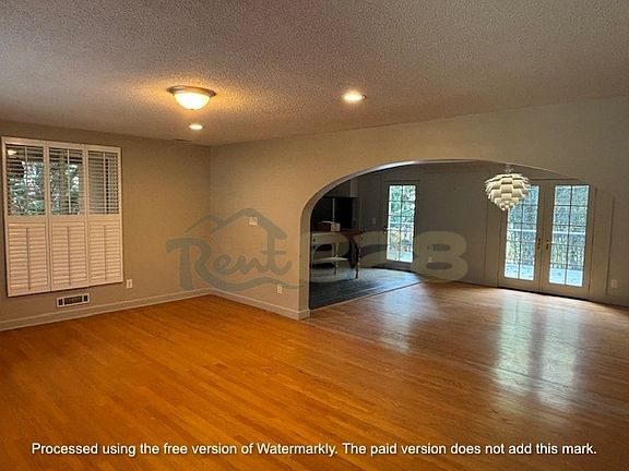 4th image of 1045 Mountain View St #1