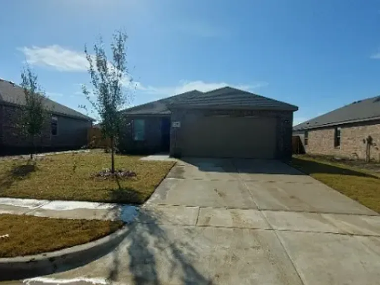 1425 Waverley Dr — Photo 1