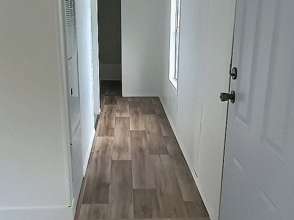 4th image of 139 Middle View Dr