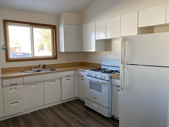 3rd image of 1 & 3 White Pine Way