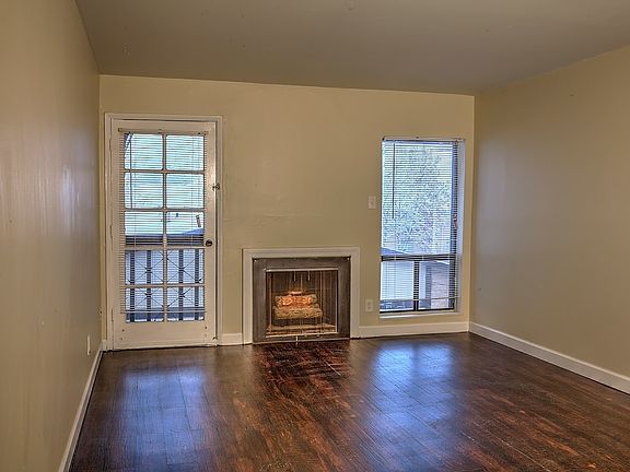4th image of 560 Fieldmount Dr